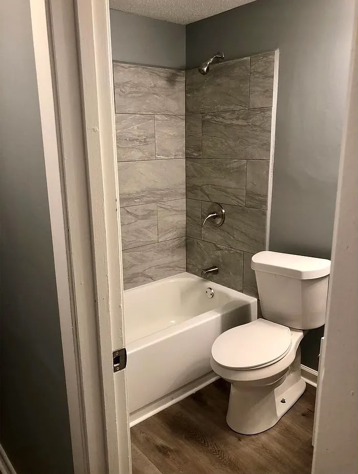 Bathroom with tiled tub surround at 2805 W Lake Shore Dr
