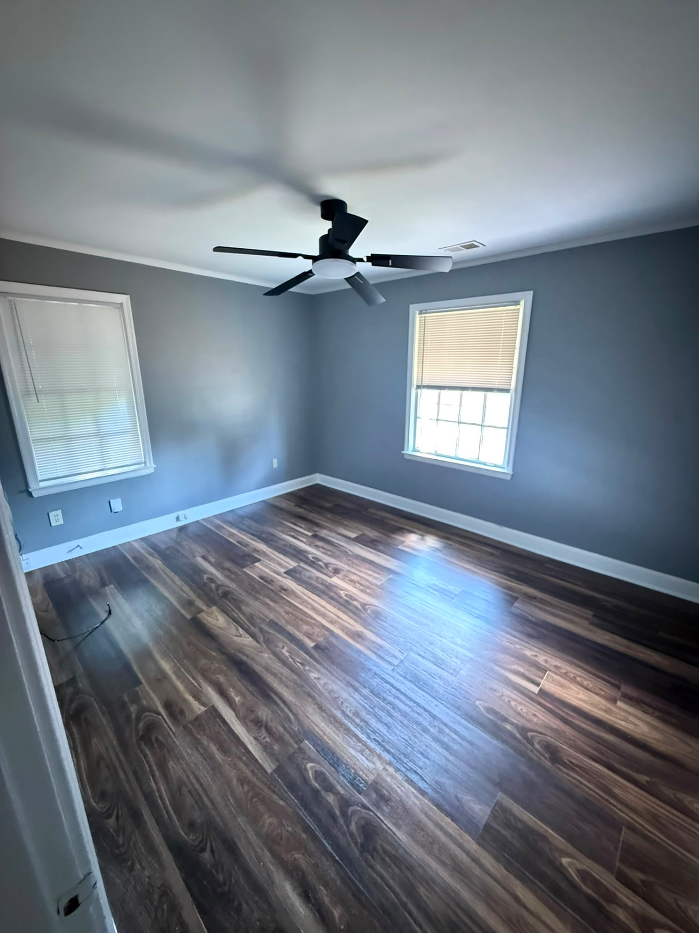 Second bedroom with ceiling fan at 962 Inman Rd